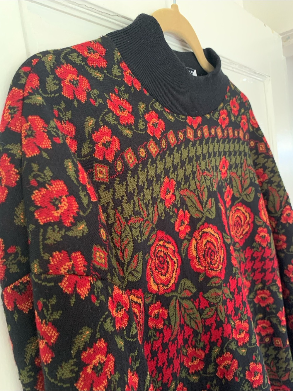 Vintage Floral Pattern Black & Red Knit Turtleneck Sweater